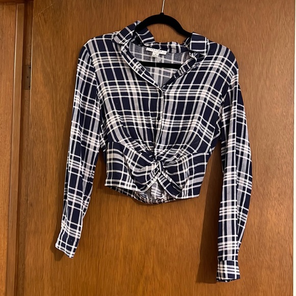 Plaid cropped button down. Small - Picture 1 of 2